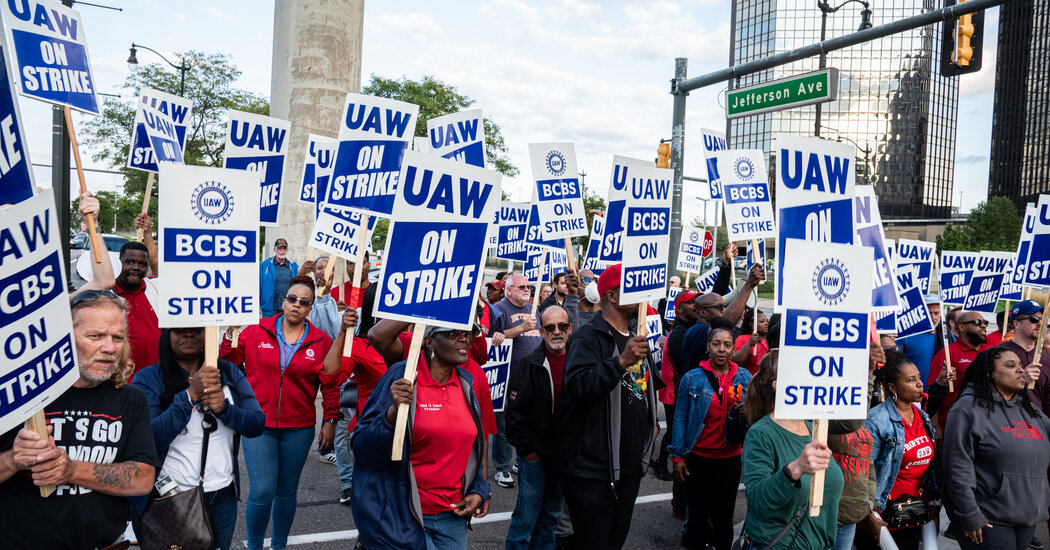 UAW-Strike-Widens-to-More-Plants-but-Ford-Negotiations-Show.jpg