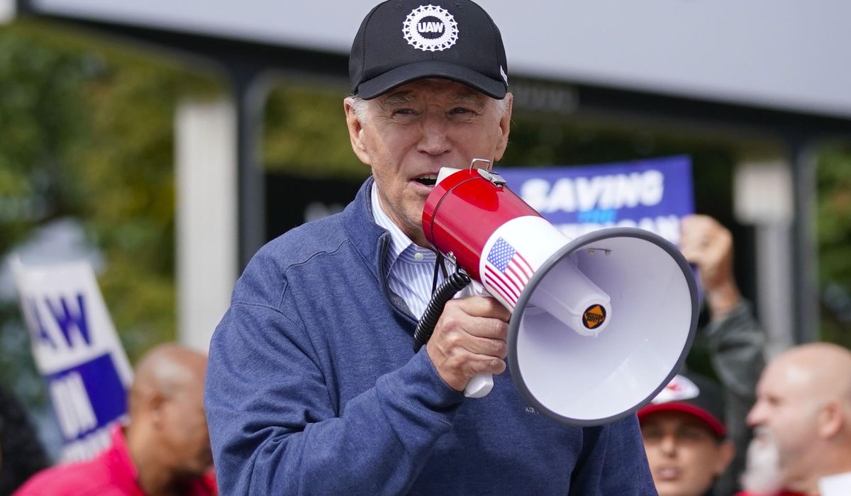 Bidens-Weeks-of-Negotiations-with-UAW-Leader-to-Resolve-Auto.jpg