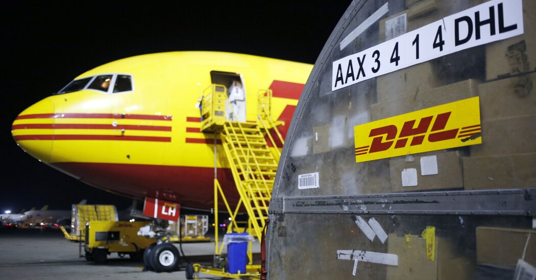 08dhl-strike-sub-pghb-facebookJumbo.jpg